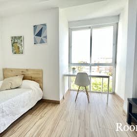 Private room for rent for €390 per month in Sevilla, Barriada La Palmilla