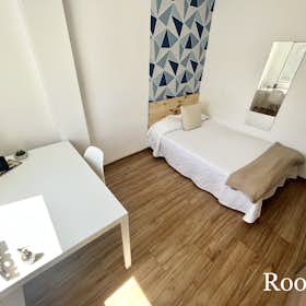 Private room for rent for €375 per month in Sevilla, Barriada La Palmilla