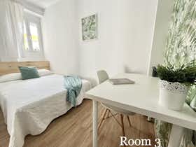 Отдельная комната сдается в аренду за 330 € в месяц в Sevilla, Barriada La Palmilla