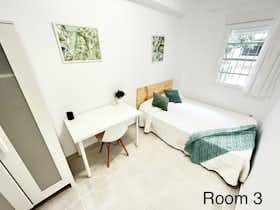 Privé kamer te huur voor € 360 per maand in Sevilla, Calle Granate