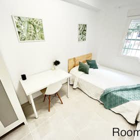 Private room for rent for €360 per month in Sevilla, Calle Granate
