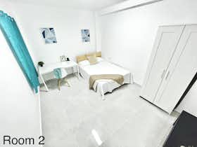 私人房间 正在以 €350 的月租出租，其位于 Sevilla, Calle Granate