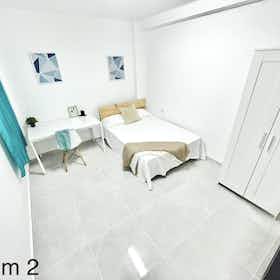 Privé kamer te huur voor € 350 per maand in Sevilla, Calle Granate