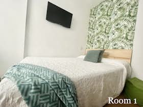 Private room for rent for €410 per month in Sevilla, Avenida de la Paz