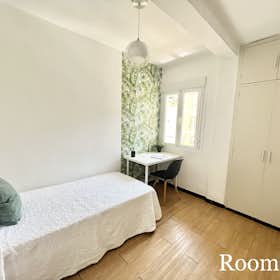 Private room for rent for €350 per month in Sevilla, Avenida de la Paz