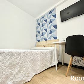 Private room for rent for €365 per month in Sevilla, Avenida de la Paz