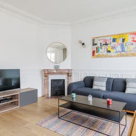 Apartment for rent for €2,100 per month in Levallois-Perret, Rue Marius Aufan