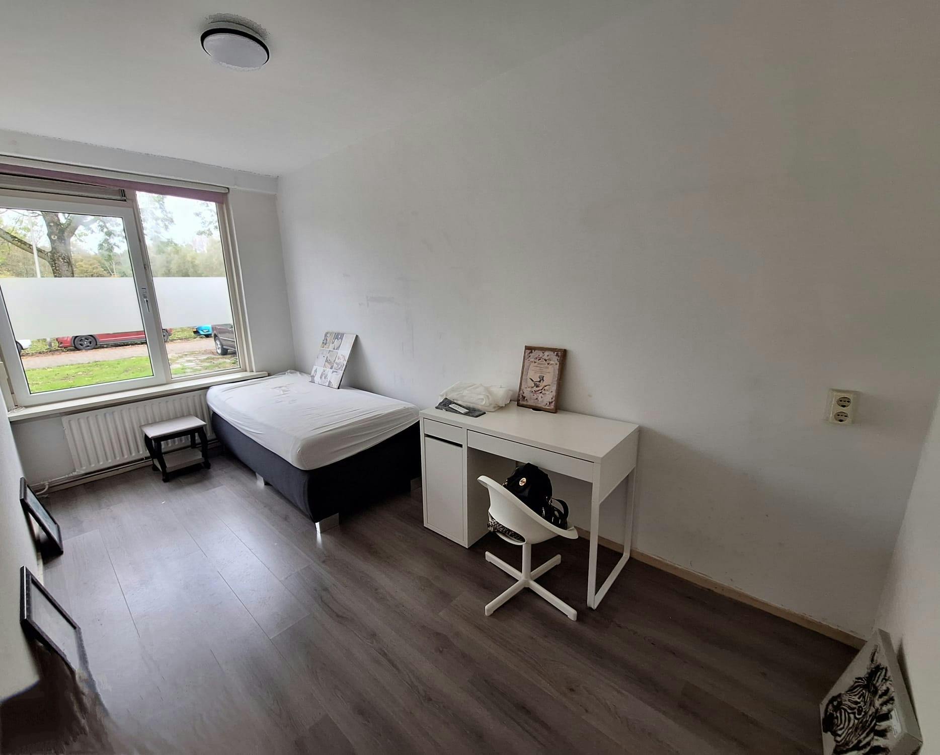 Private room for rent for €750 per month in Spijkenisse, Frans Halsstraat