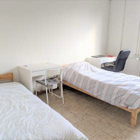 Mehrbettzimmer for rent for 290 € per month in Milan, Via Jacopino da Tradate