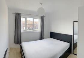 Apartamento en alquiler por 2229 GBP al mes en Mitcham, Lowry Crescent