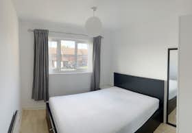 Apartamento en alquiler por 2237 GBP al mes en Mitcham, Lowry Crescent