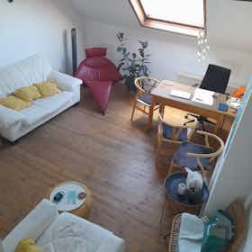 Apartamento para alugar por € 750 por mês em Ixelles, Rue Léon Cuissez