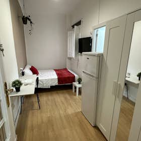 Private room for rent for €875 per month in Madrid, Calle del General Pardiñas