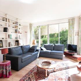 Apartment for rent for €9,999 per month in Paris, Rue Larochelle