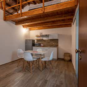 Appartement te huur voor € 900 per maand in Palermo, Via Francesco Padovani