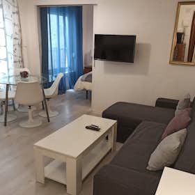 Apartment for rent for €1,200 per month in Madrid, Calle Donoso Cortés