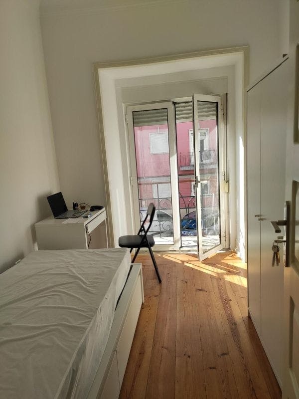 Private room for rent for €450 per month in Amadora, Rua 25 de Abril