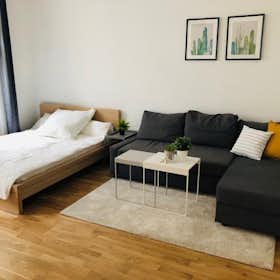 Studio for rent for €1,350 per month in Berlin, Oldenburger Straße