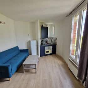 Apartment for rent for €950 per month in Aubervilliers, Rue des Cités
