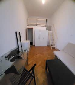 Отдельная комната сдается в аренду за 116 261 HUF в месяц в Budapest, Kis Stáció utca