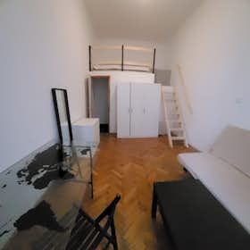 Private room for rent for HUF 118,134 per month in Budapest, Kis Stáció utca