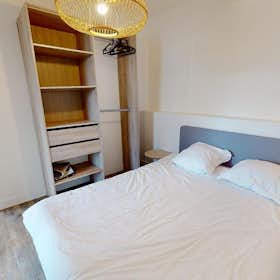 Private room for rent for €551 per month in Lyon, Avenue Paul Santy