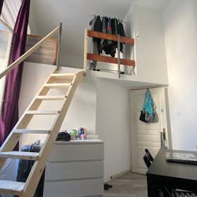 Private room for rent for HUF 109,033 per month in Budapest, Kis Stáció utca
