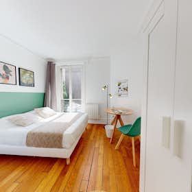 Private room for rent for €798 per month in Paris, Rue des Cloys