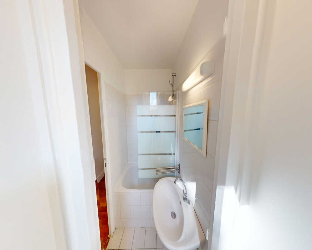 Private room in Rue des Cloys, Paris (1508315) room image 5
