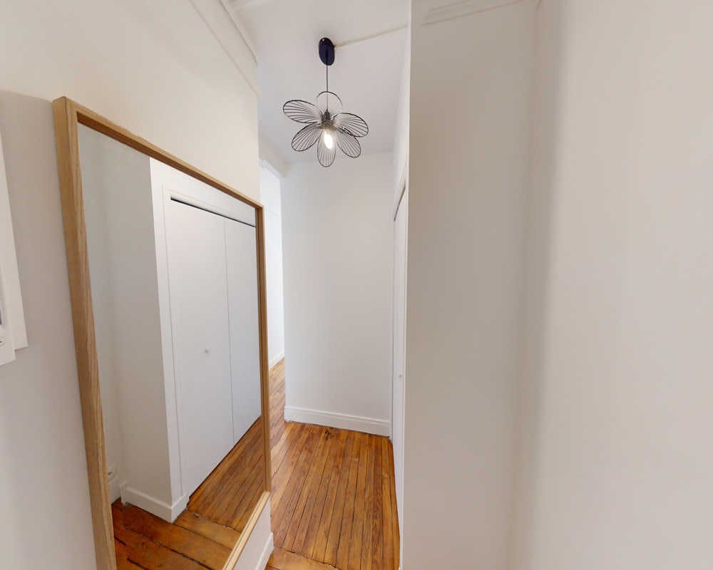 Private room for rent on Rue des Cloys, Paris - Plus