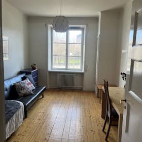 Отдельная комната сдается в аренду за 7 575 SEK в месяц в Stockholm, Drottningholmsvägen