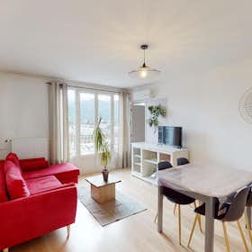 Private room for rent for €454 per month in Saint-Martin-d’Hères, Place de la République