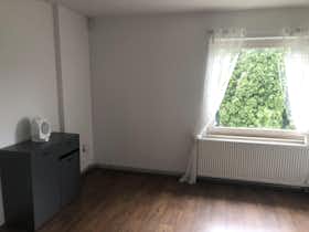 Private room for rent for HUF 161,305 per month in Budapest, Gyopár utca