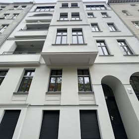 公寓 正在以 €2,750 的月租出租，其位于 Berlin, Stresemannstraße