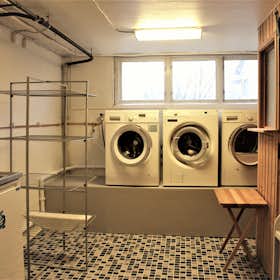 Private room for rent for €641 per month in Göteborg, Lunnatorpsgatan
