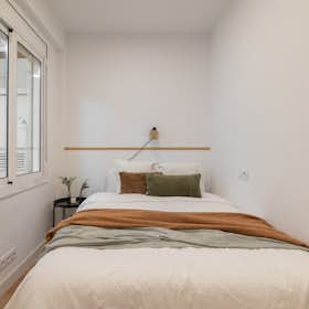 Private room for rent for €630 per month in Barcelona, Carrer de Balmes