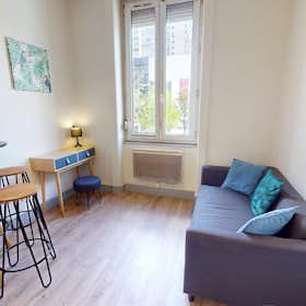 Wohnung for rent for 361 € per month in Saint-Étienne, Rue des Docteurs Charcot