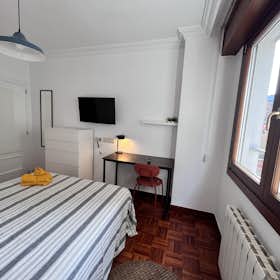 Private room for rent for €550 per month in Bilbao, Errekalde plaza