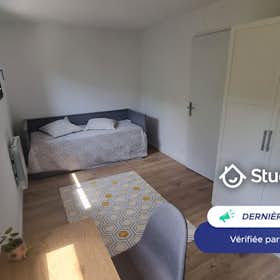 Huis for rent for € 540 per month in Caen, Rue des Frères Colin