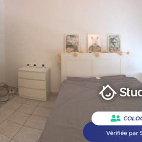 Private room for rent for €475 per month in Toulon, Rue Vincent Allègre