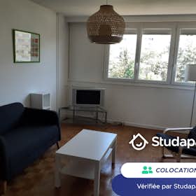 Private room for rent for €350 per month in Saint-Étienne, Boulevard Alexandre de Fraissinette