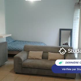 Apartment for rent for €550 per month in Ramonville-Saint-Agne, Rue de l'Église
