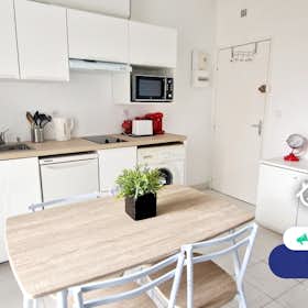 Apartment for rent for €750 per month in Antibes, Rue Fourmillière