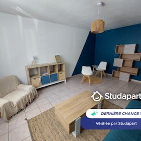 Apartment for rent for €480 per month in Saint-Étienne, Rue des Armuriers
