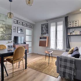 Apartment for rent for €2,014 per month in Paris, Avenue Junot