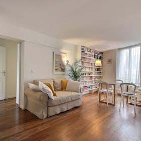 Apartment for rent for €2,862 per month in Paris, Rue des Halles