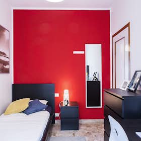 Private room for rent for €835 per month in Milan, Via Lorenteggio