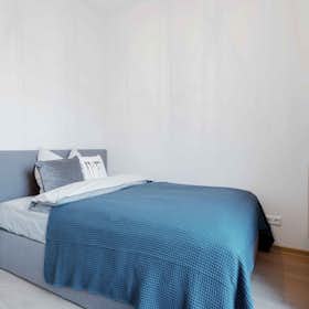 Private room for rent for €870 per month in Berlin, Klara-Franke-Straße