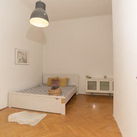 Private room for rent for HUF 157,094 per month in Budapest, Bródy Sándor utca