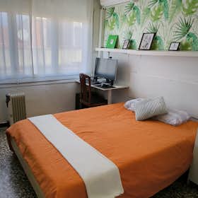 Private room for rent for €550 per month in Barcelona, Carrer de Santa Albina